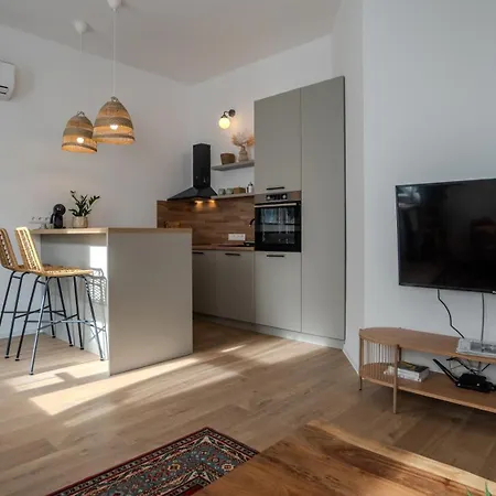 Bohemian Hideaway Historic Center Parking Apartment Sofia