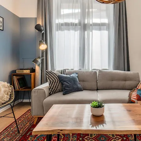 Bohemian Hideaway Historic Center Parking Apartment *
