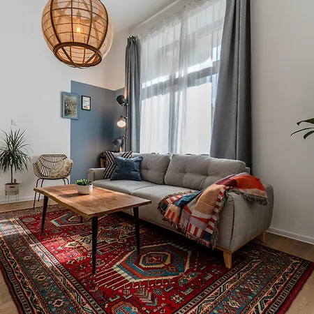 Bohemian Hideaway Historic Center Parking Apartment *